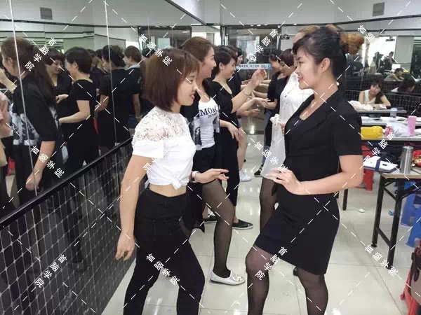 深圳容化妆培训学校