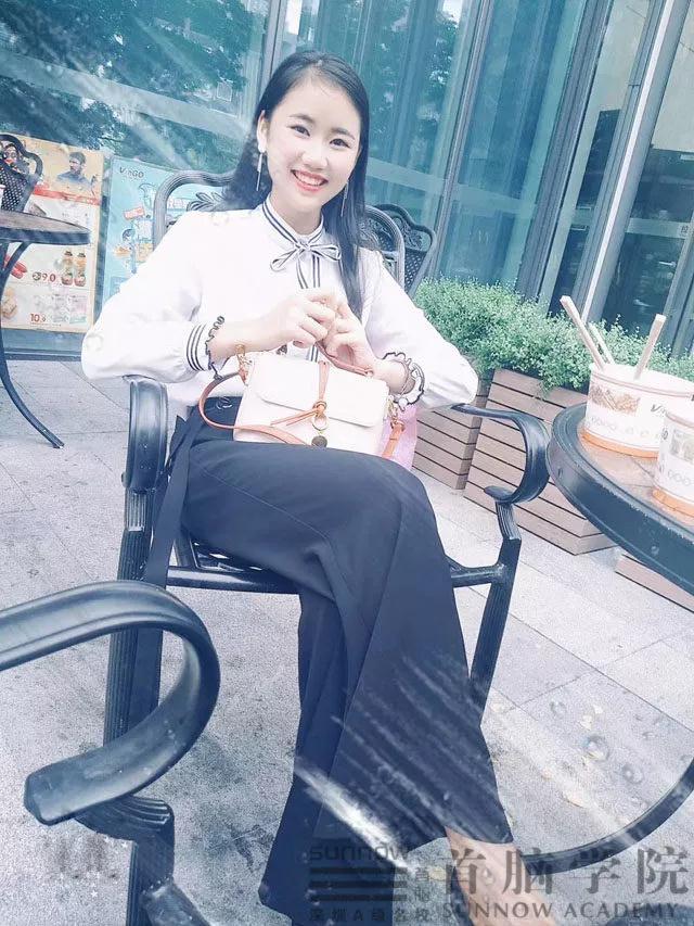 从一只不懂得安静的花蝴蝶到追梦的燕?——首脑就业、创业明星故事连载（十一Q? data-original=