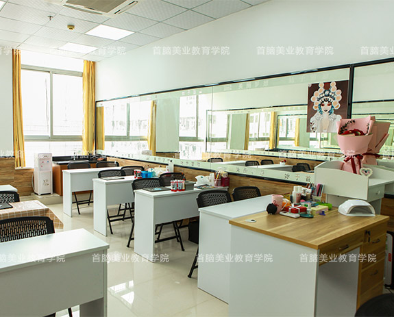 甲教室?