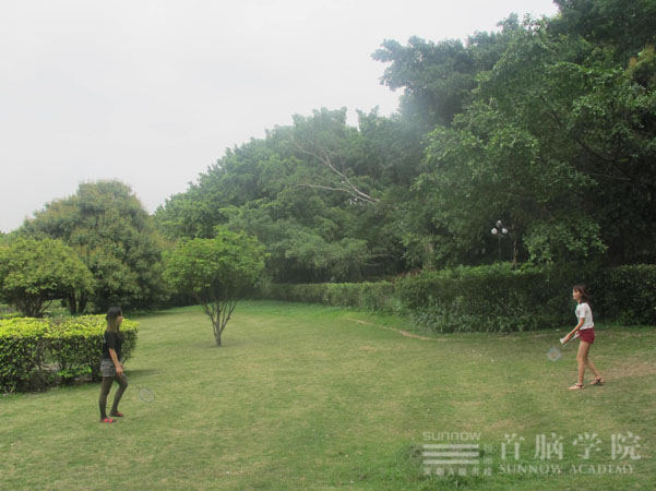 首脑容培训学校
