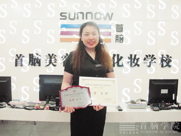 首脑容发化妆甲培训学校
