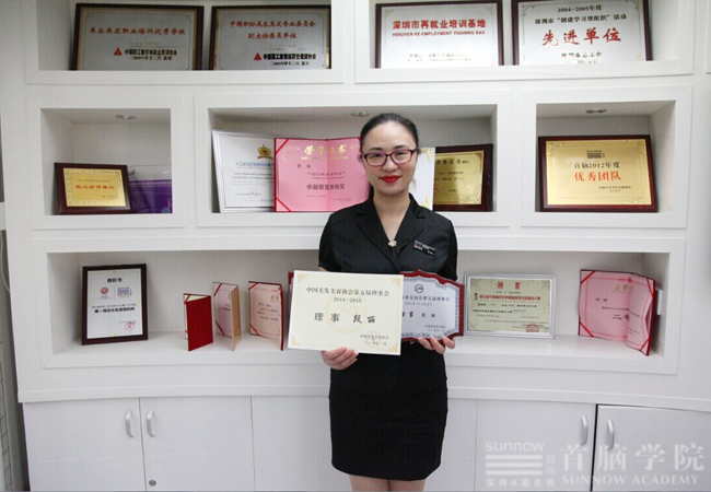首脑容发化妆甲培训学校