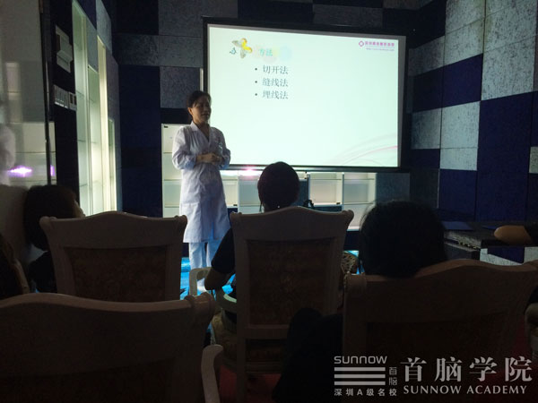 首脑容培训学院学员