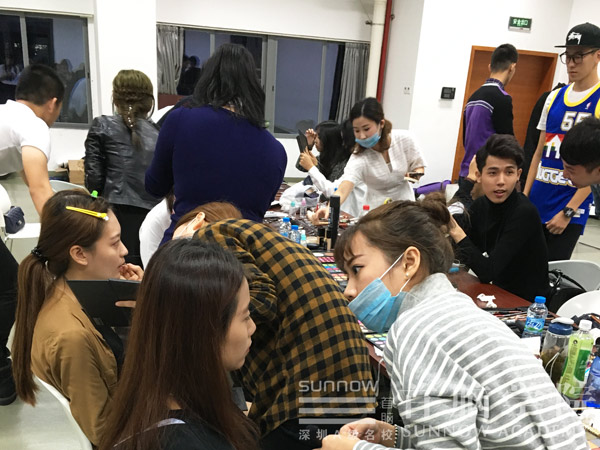 首脑学校化妆师ؓzd化妆