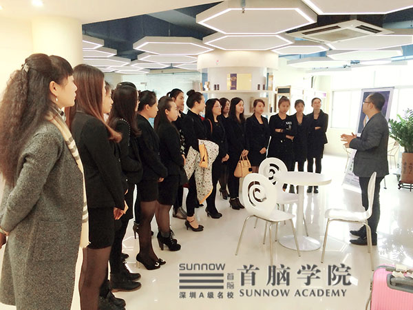 首脑学院宝安校区金领学员观摩导公司