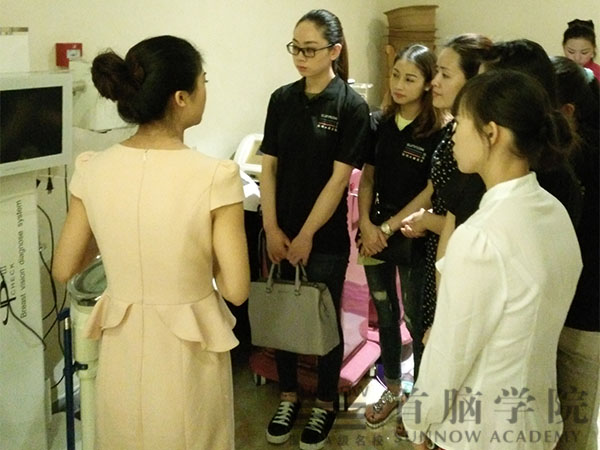 龙华校区容班观摩华强北首脑Un容会所