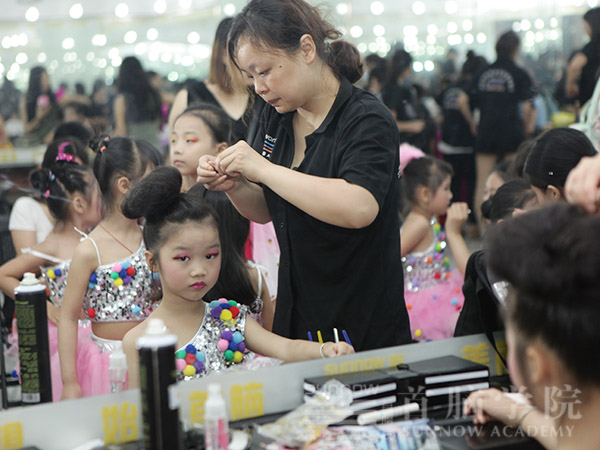 深圳首脑容发化妆学校