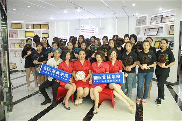 ?j)灵手y让美丽从头开? 勤学苦练让时由?j)创? data-=