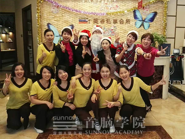 巫新娟就职于首脑容Un会所