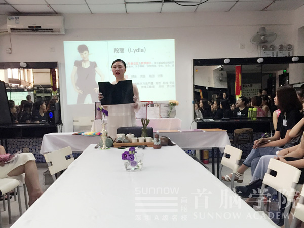 首脑|湖校区形象设计讲师D丽讲述色彩奥秘