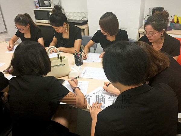 首脑学院宝安校区容金领学员参与现场招聘