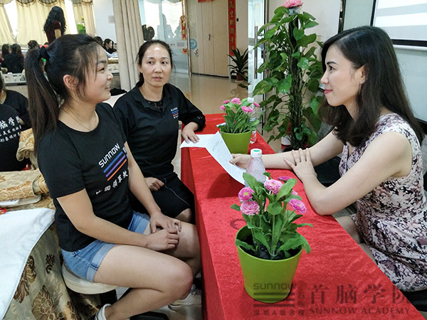 深圳首脑容化妆学校
