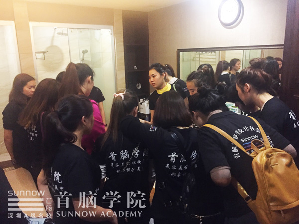 首脑容学校|湖校区学员外出观摩学习(fn)