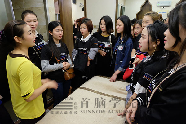 容学校观摩