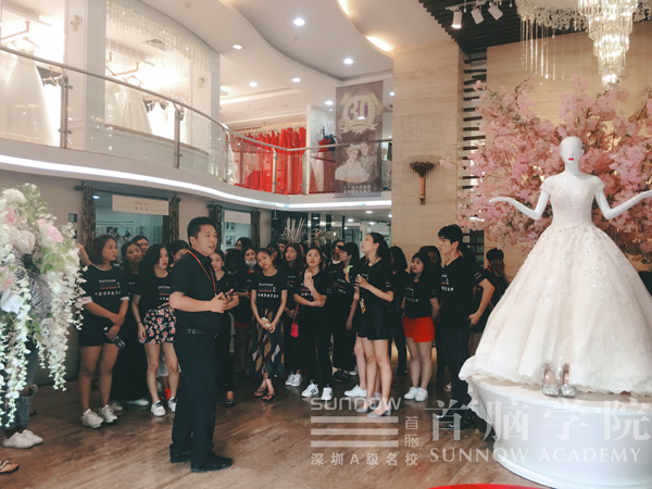 形象设计班学员至天长C婚纱摄媄观摩学习