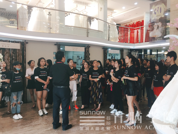 形象设计班学员至天长C婚纱摄媄观摩学习