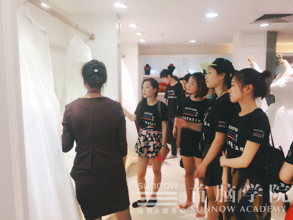 首脑学院形象设计班学员至天长C婚纱摄媄观摩学习