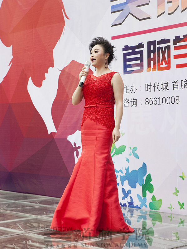 首脑学院Ƣ庆母亲节打造美丽妈妈造型U