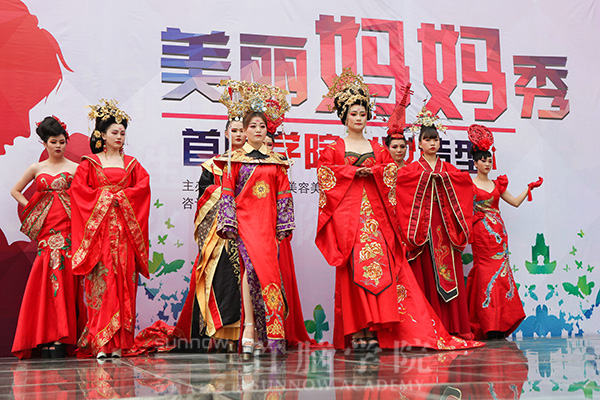 首脑学院Ƣ庆母亲?打造美丽妈妈造型U