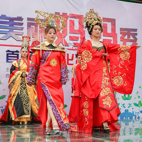 首脑学院Ƣ庆母亲?打造美丽妈妈造型U