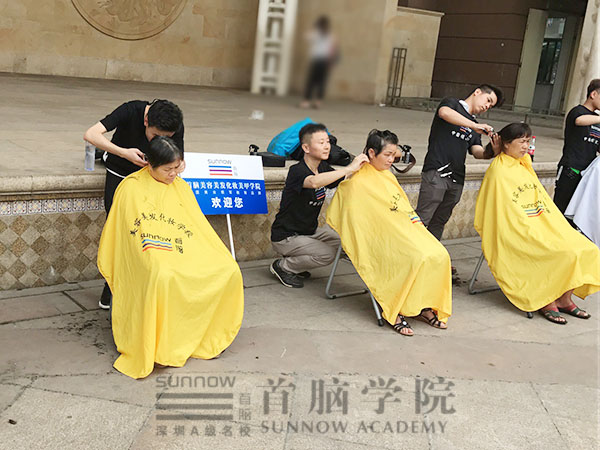 首脑学院开展义工实?服务于民