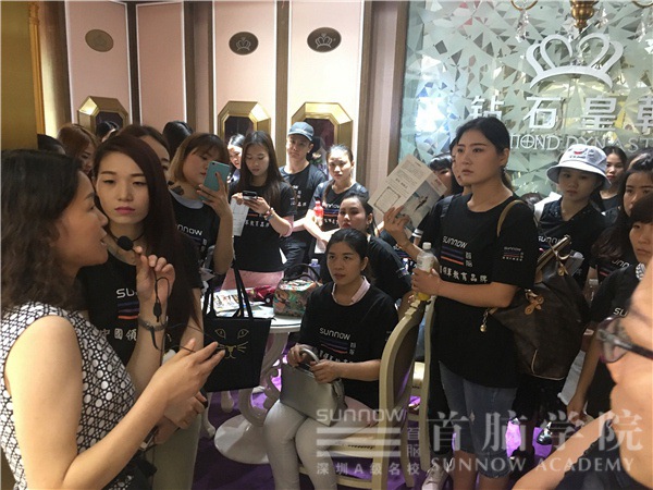 龙华化妆师培训班